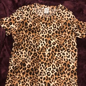 NWOT VS pink leopard print every day tee